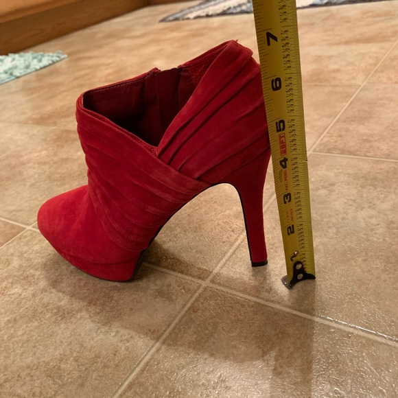 Red Rouched Ruffle Heels - Picture 8 of 8